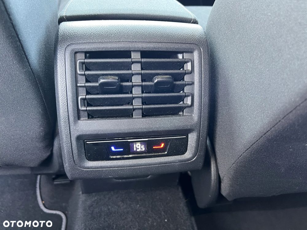 Volkswagen Golf 1.5 eTSI OPF DSG Style - 15