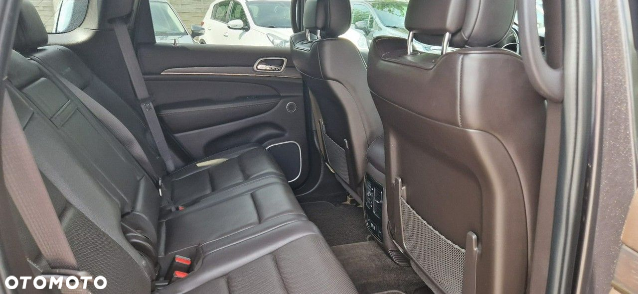 Jeep Grand Cherokee - 23