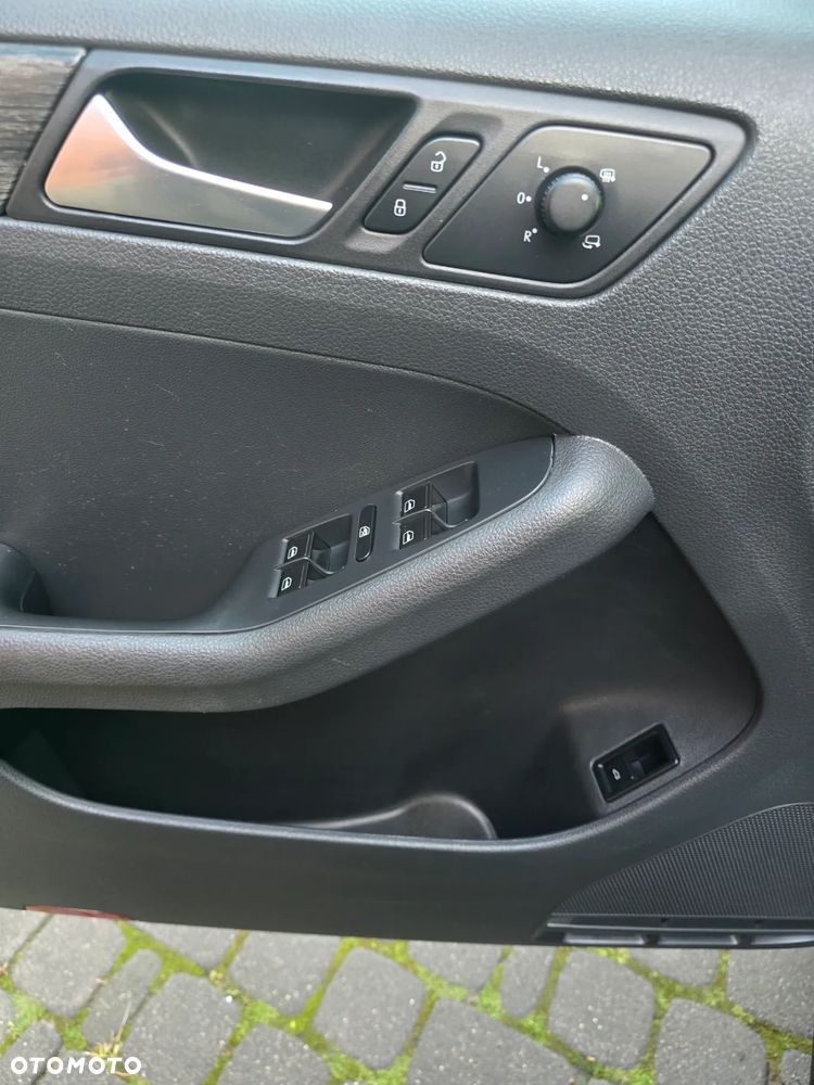 Volkswagen Jetta 1.6 TDI Match - 16