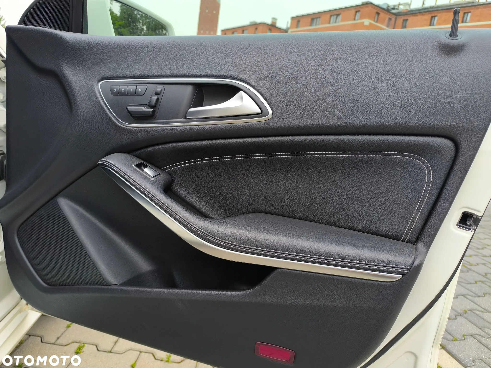 Mercedes-Benz CLA 250 7G-DCT - 12