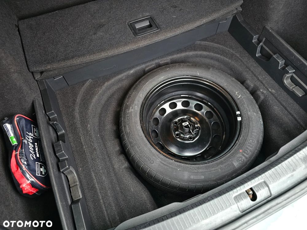 Volkswagen Golf 1.6 TDI BlueMotion Technology Cup - 28