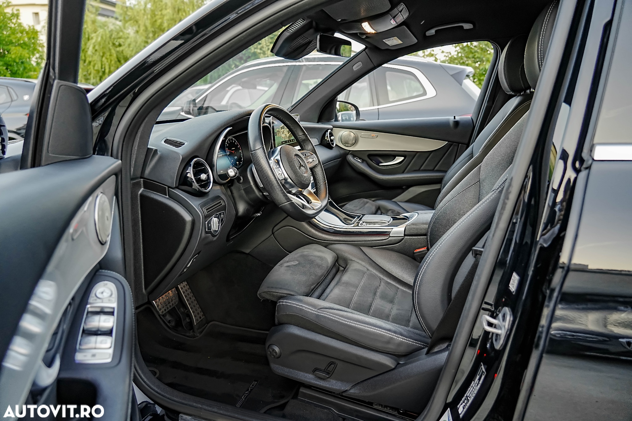 Mercedes-Benz GLC 300 e 4Matic 9G-TRONIC AMG Line - 12