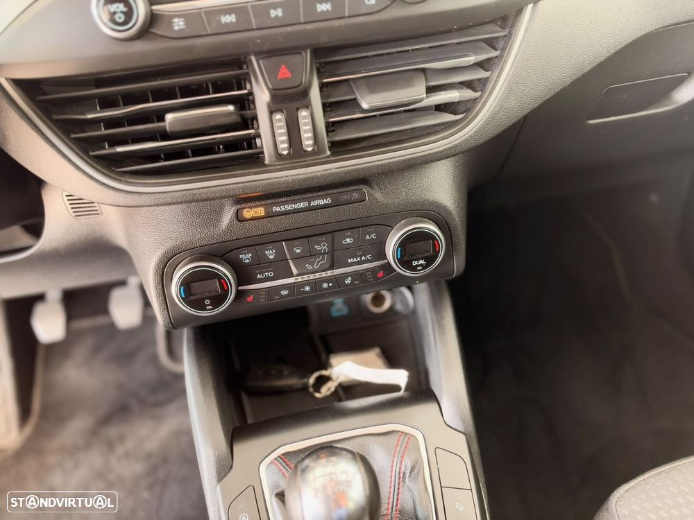 Ford Focus 1.0 EcoBoost MHEV ST-Line - 12