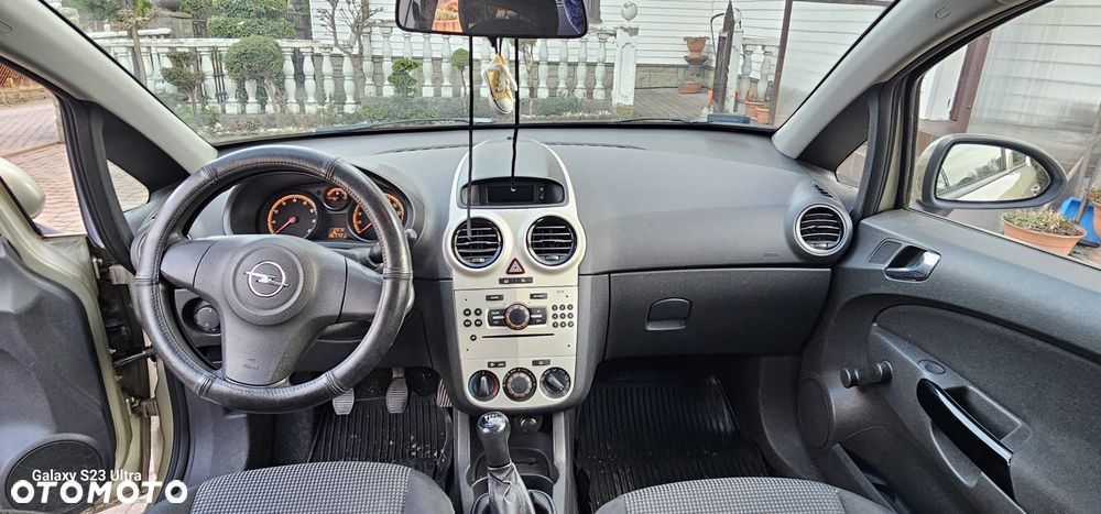 Opel Corsa 1.2 16V Cosmo - 8