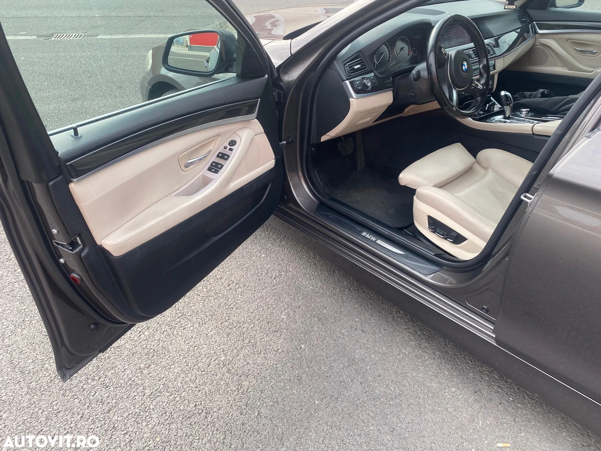 BMW Seria 5 525d xDrive - 12
