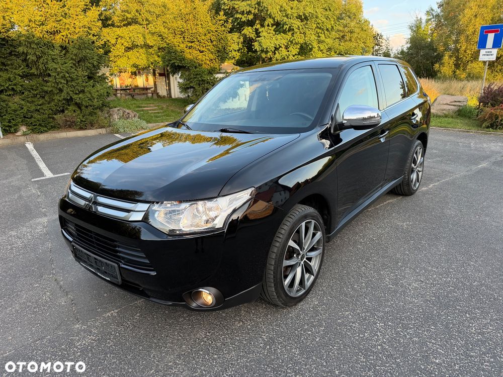 Mitsubishi Outlander - 2
