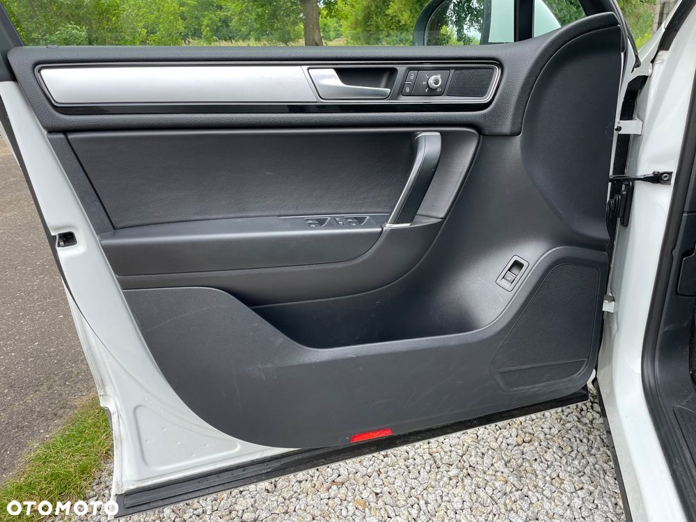 Volkswagen Touareg 3.0 V6 TDI BMT Perfectline - 23