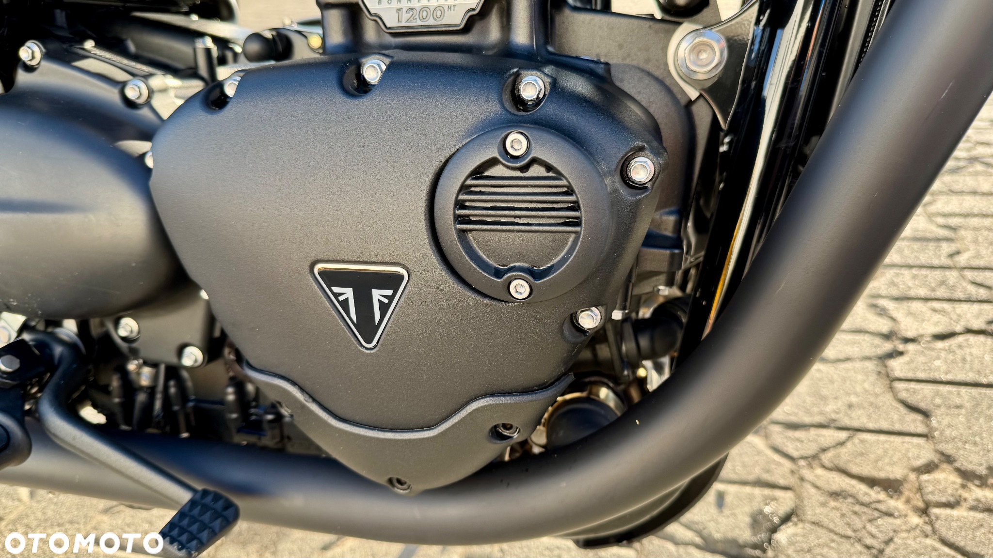 Triumph Bonneville - 12