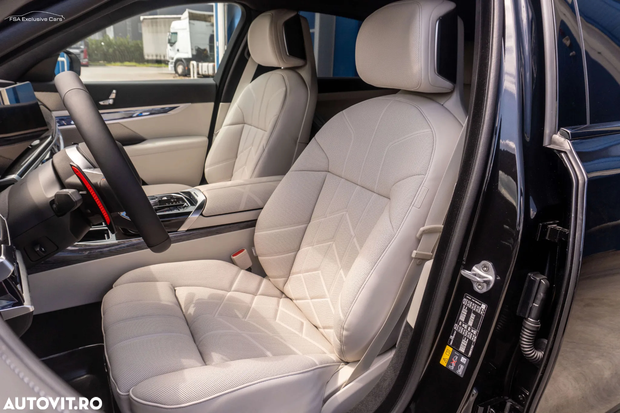 BMW M7 M760e xDrive - 17