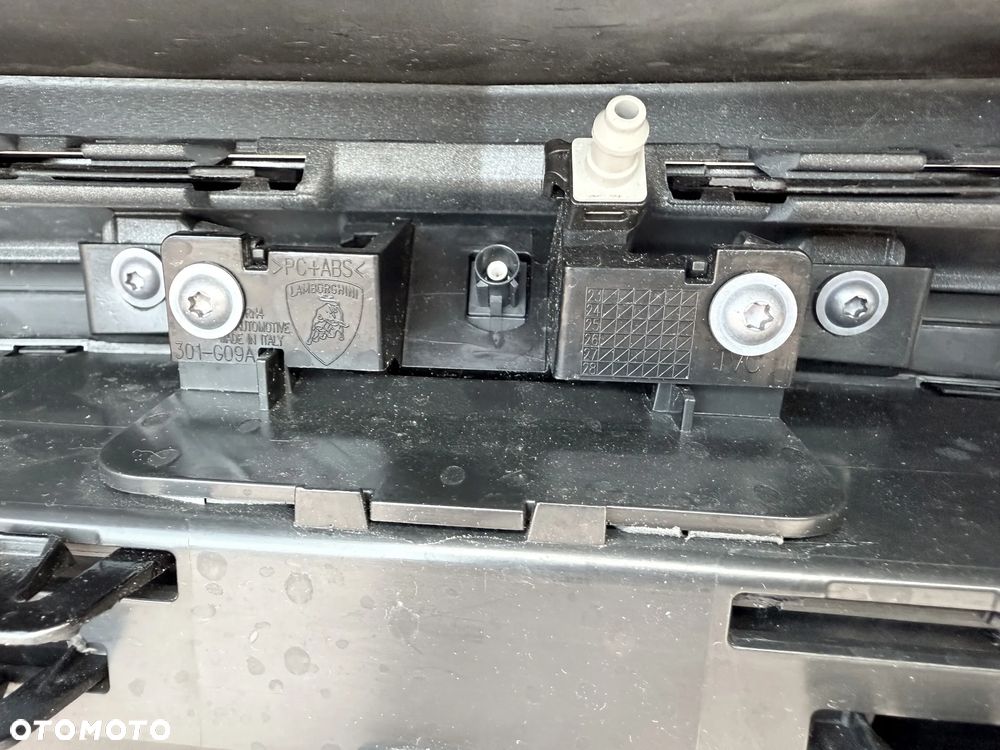 Zderzak Tylny Lamborghini URUS SE, kompletny - tył - 20