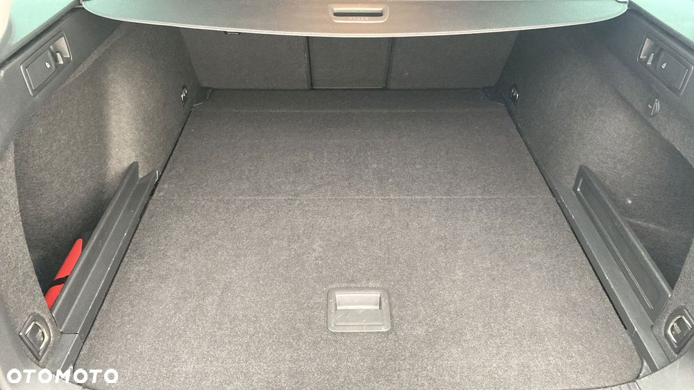 Volkswagen Passat - 13