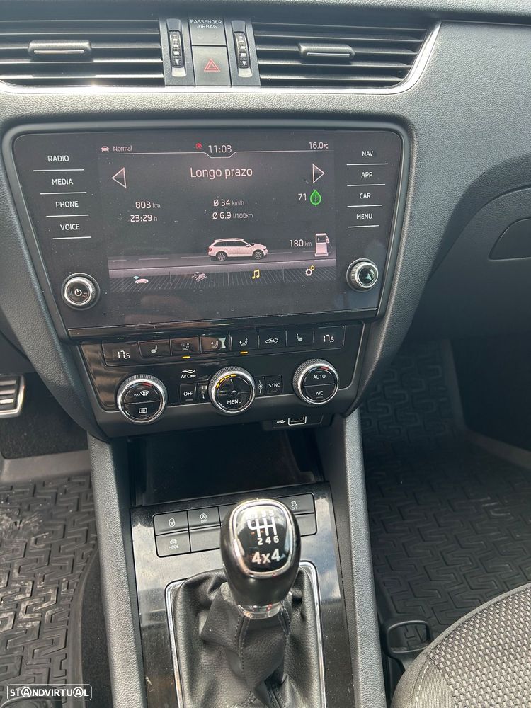 Skoda Octavia Break 2.0 TDI Scout 4x4 - 5