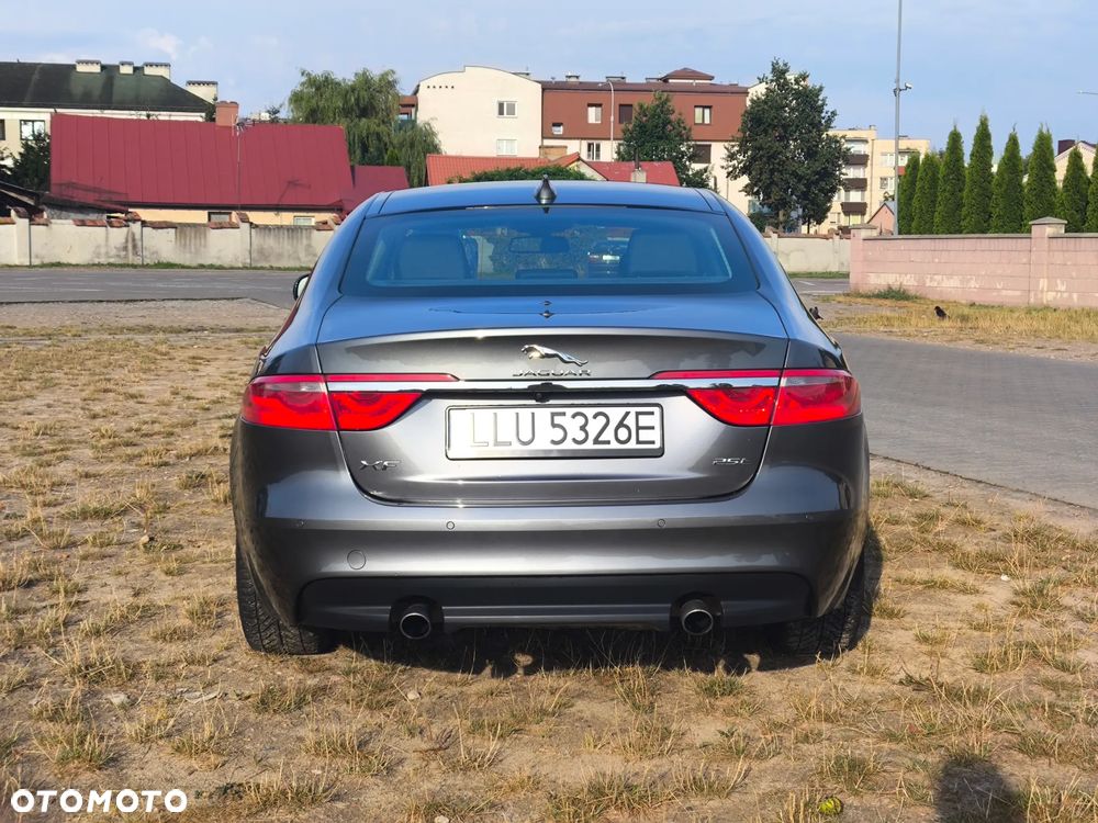 Jaguar XF 2.0 T Prestige - 8