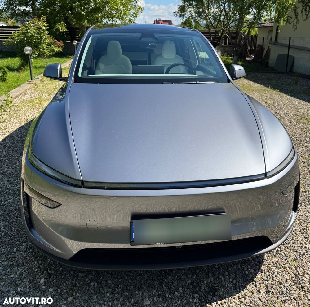 Tesla Model Y - 1