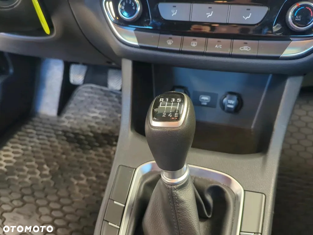 Hyundai i30 1.5 DPI Classic + - 13