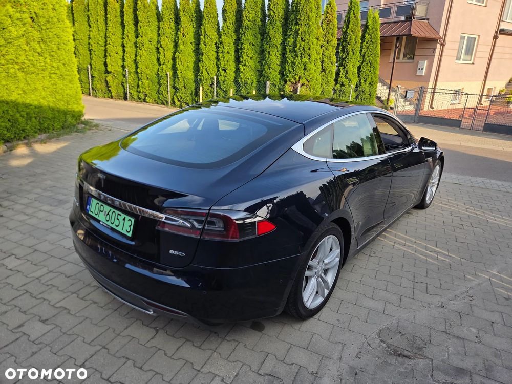 Tesla Model S 85 D - 14