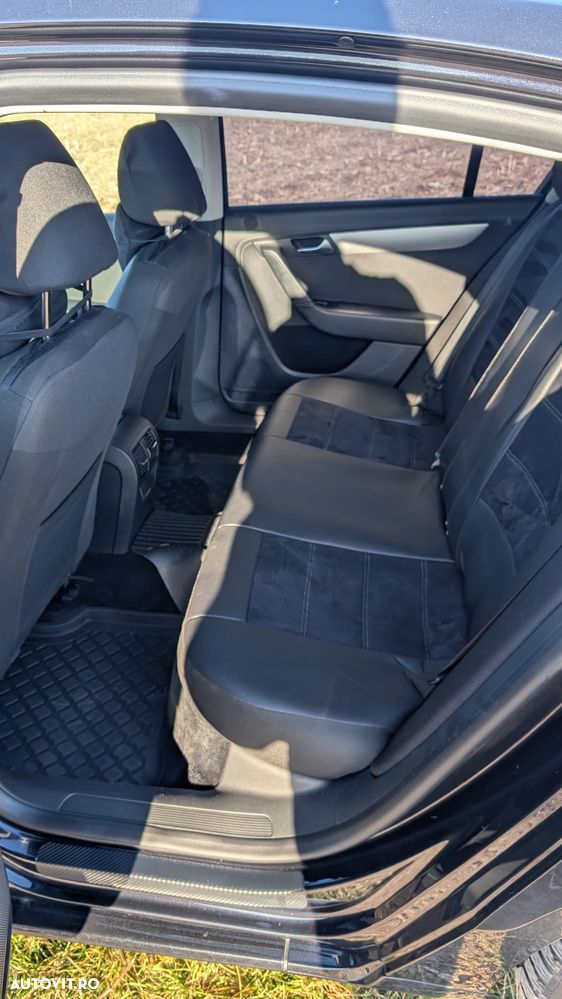 Volkswagen Passat 2.0TDI Comfortline DPF DSG - 4