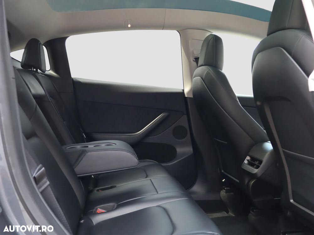 Tesla Model Y Long Range Dual Motor AWD - 15