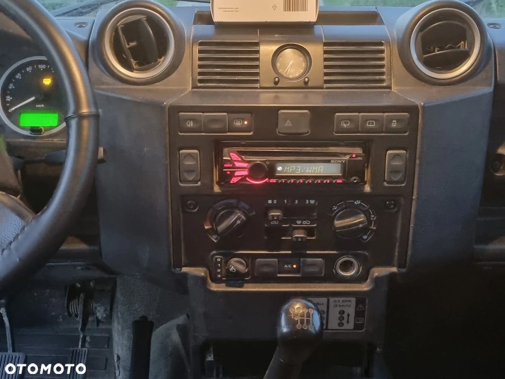 Land Rover Defender - 29