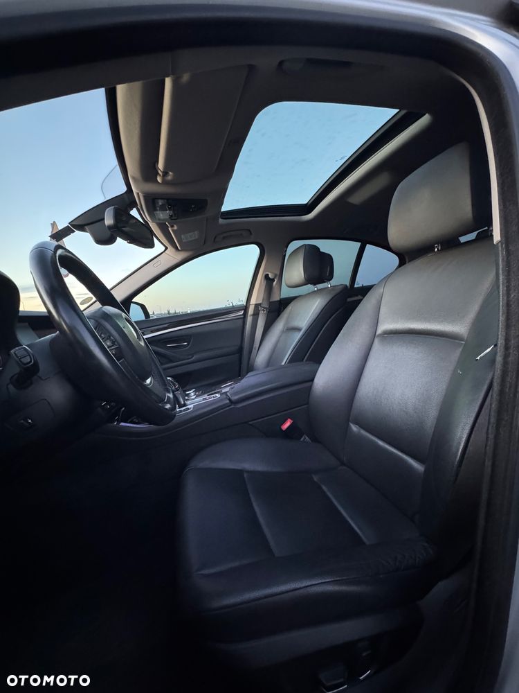 BMW Seria 5 523i Touring - 39
