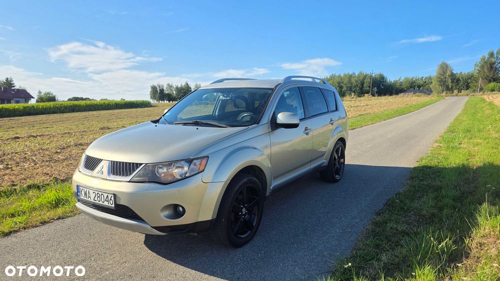 Mitsubishi Outlander - 1