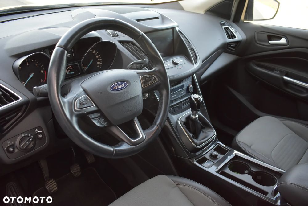 Ford Kuga 2.0 TDCi 2x4 Titanium - 6