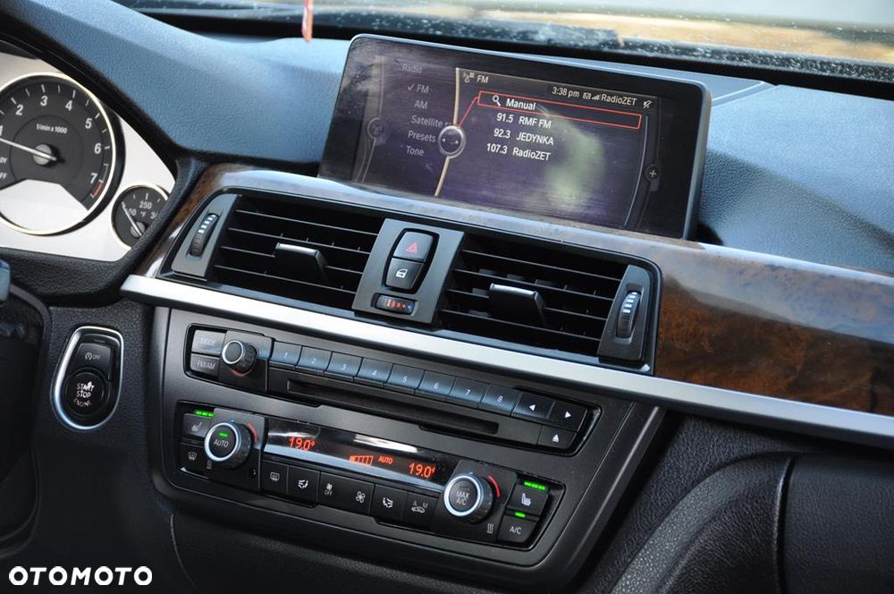 BMW Seria 3 328i xDrive Luxury Line - 24