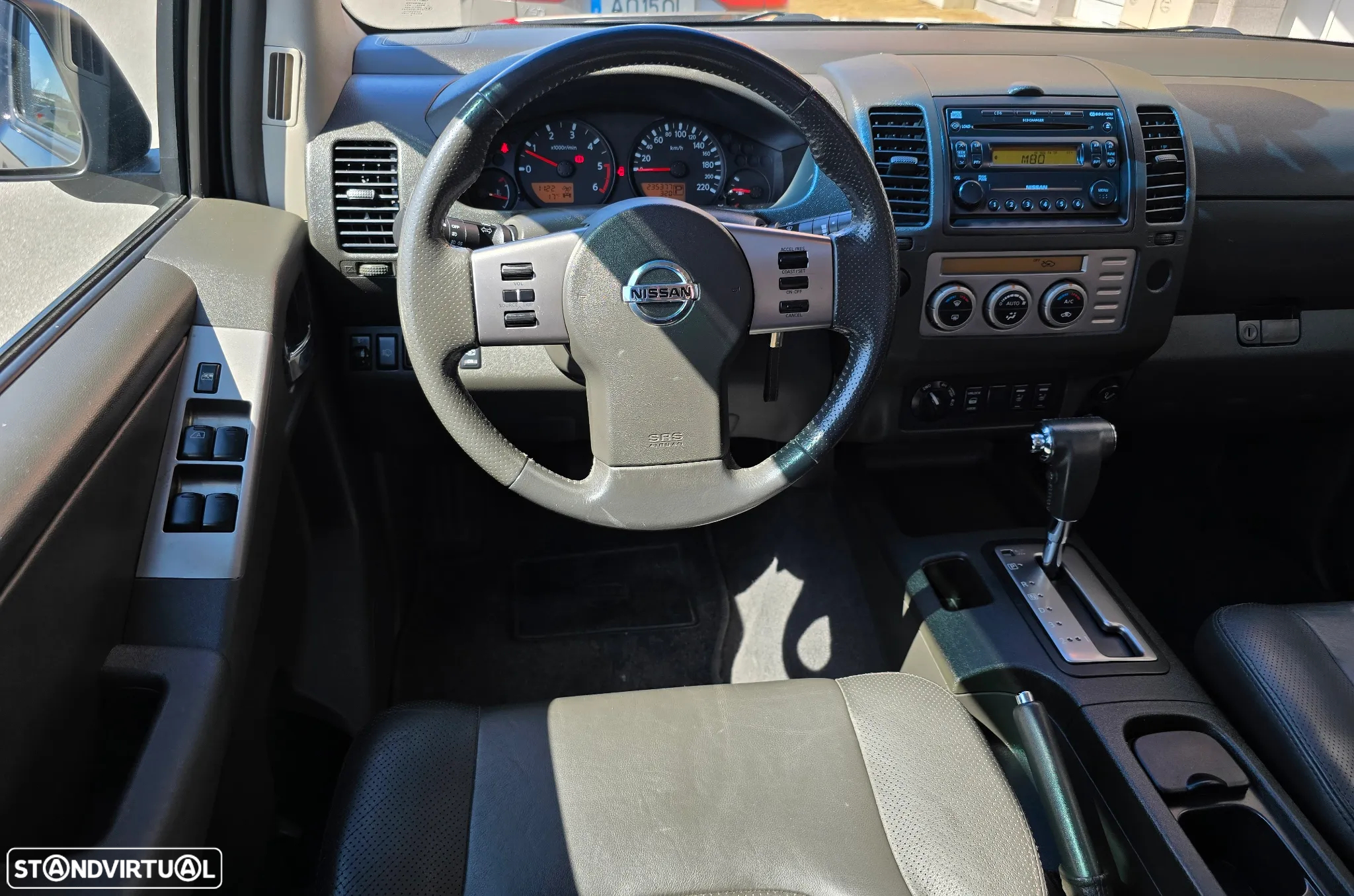 Nissan Navara 2.5 dCi CD LE Premium AT - 14