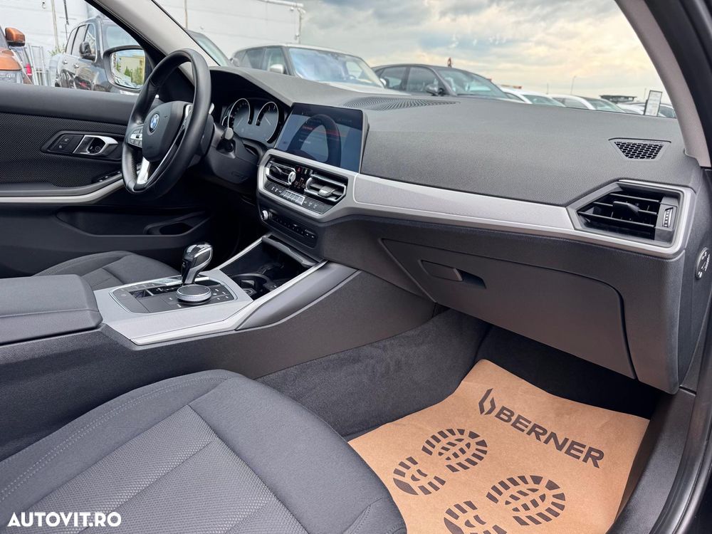 BMW Seria 3 320i AT - 10