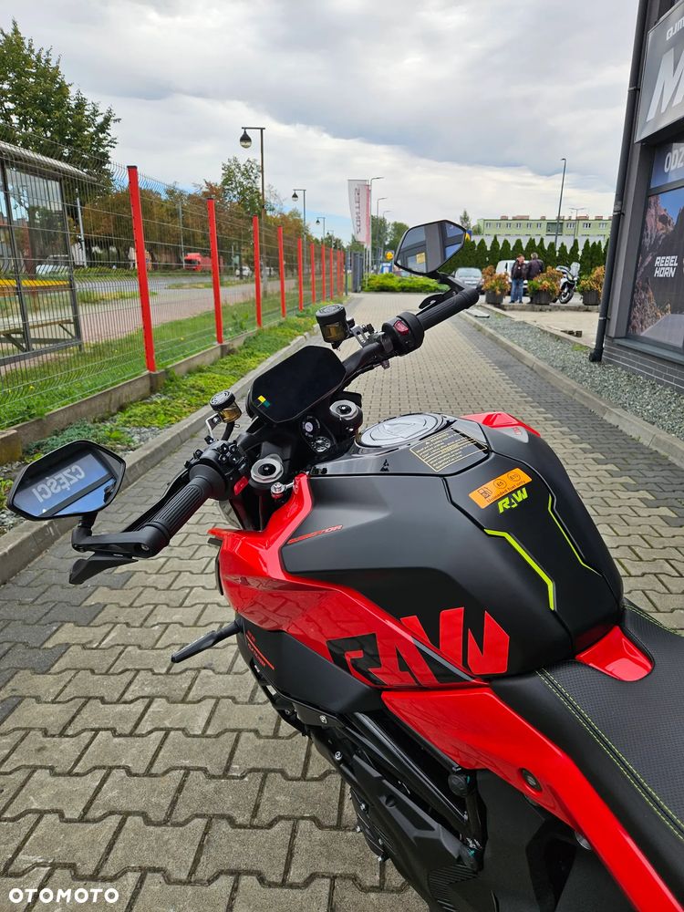 QJMOTOR SRK 921 - 10
