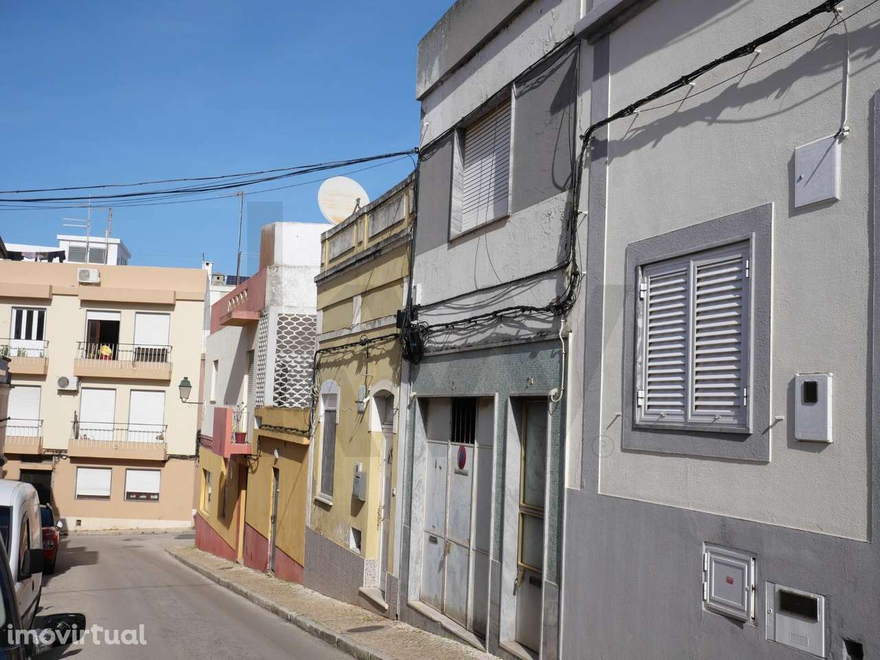 Moradia T1 tradicional com 60m2 e com armazém de 60m2 no centro de Por - Grande imagem: 2/23