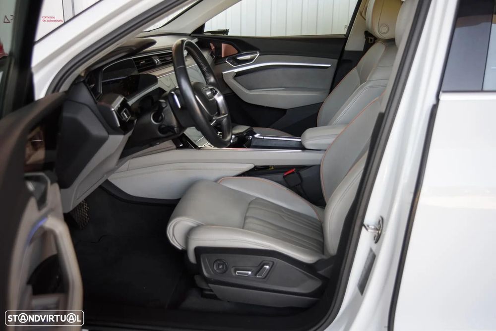 Audi e-tron 55 quattro - 38