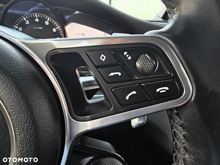 Porsche Panamera 4S - 36