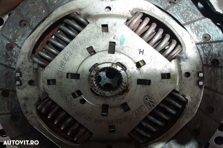 Kit ambreiaj 04B11025 / 04B141031 / 04B105269 04B11025 / 04B141031 / - 3