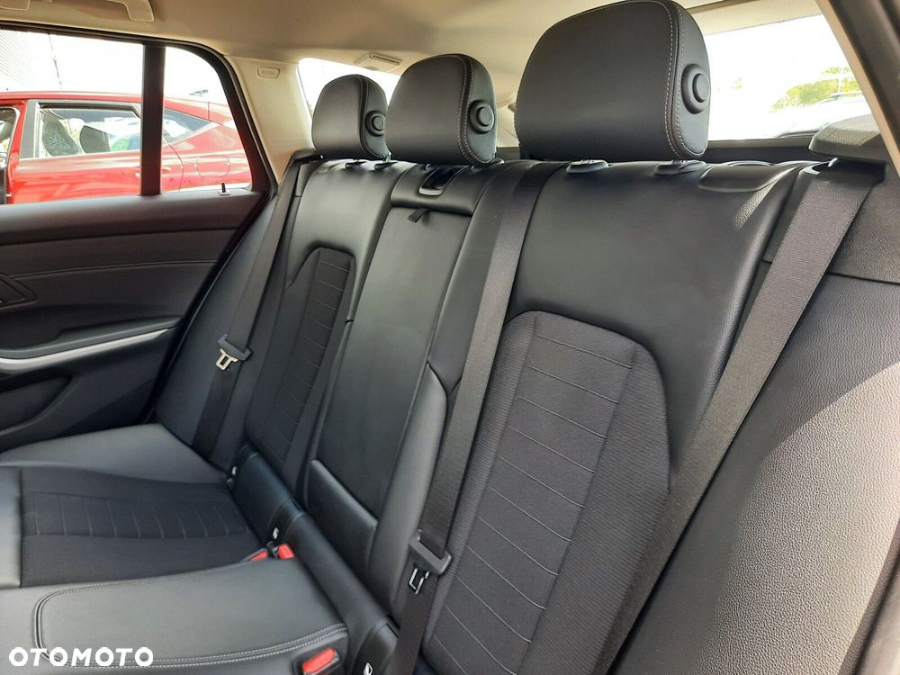 BMW Seria 3 318i Advantage - 19