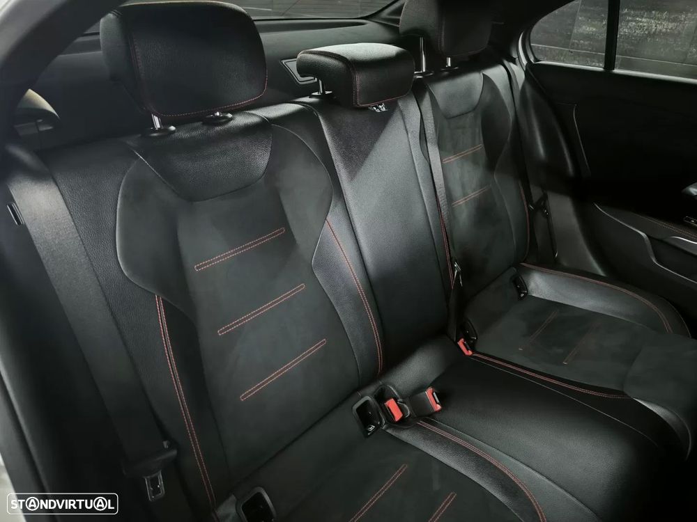Mercedes-Benz A 250 Limousine e AMG Line - 26