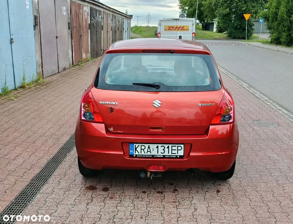 Suzuki Swift 1.3 Club - 3