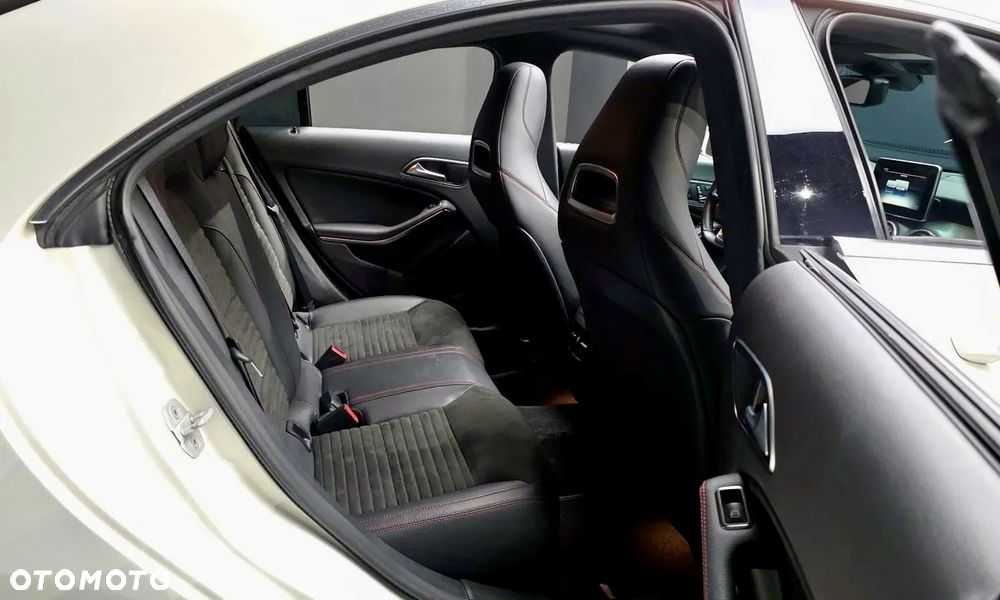 Mercedes-Benz CLA 220 4Matic 7G-DCT AMG Line - 8