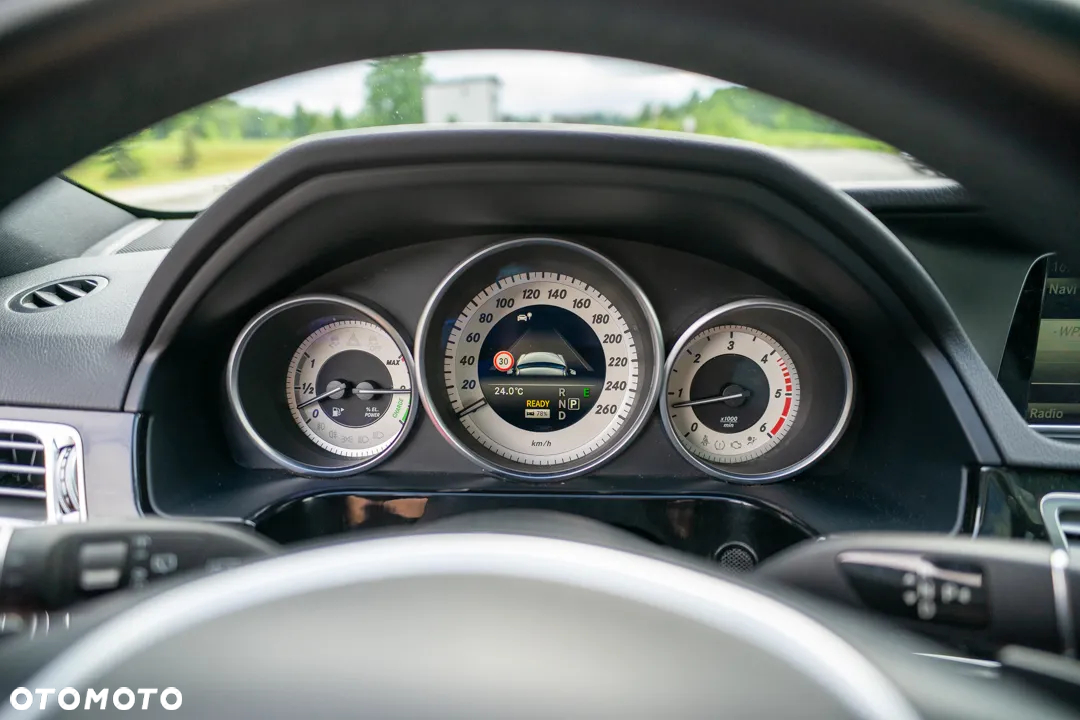 Mercedes-Benz Klasa E 300 T BlueTEC HYBRID 7G-TRONIC Elegance - 26