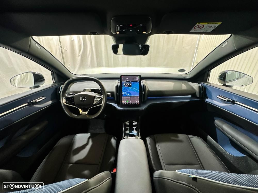 Volvo EX30 Single Motor Extended Range RWD Plus - 11