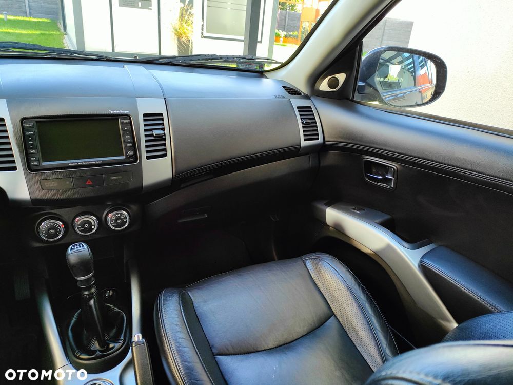 Mitsubishi Outlander - 16