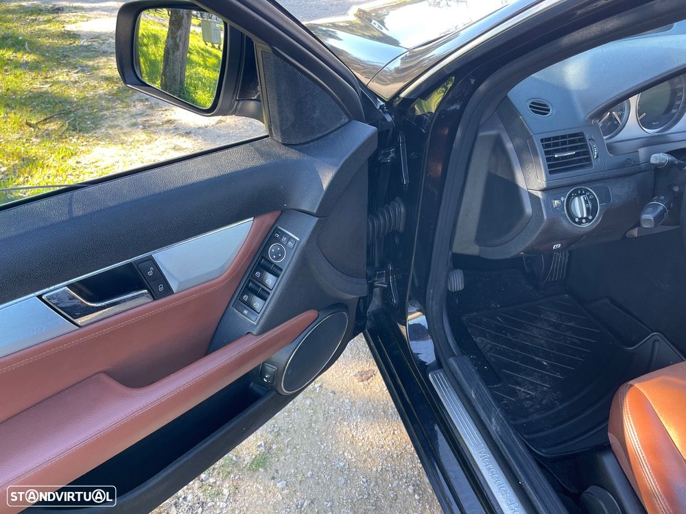 Mercedes-Benz C 320 CDi Avantgarde Auto. - 26