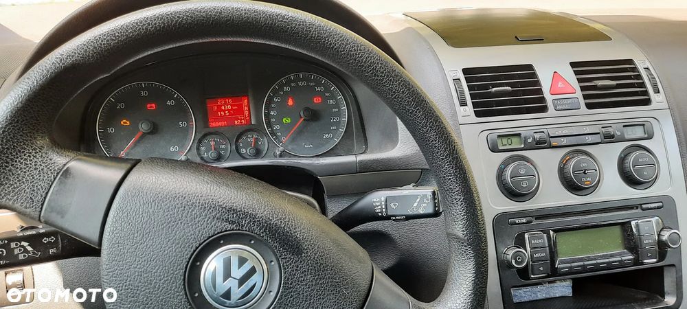 Volkswagen Touran 1.9 TDI DSG Conceptline - 12