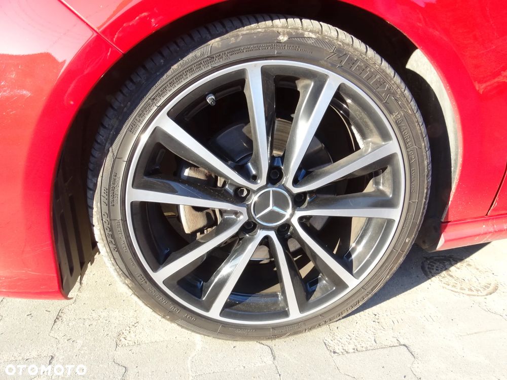 Mercedes-Benz CLA 180 7G-DCT Urban - 25