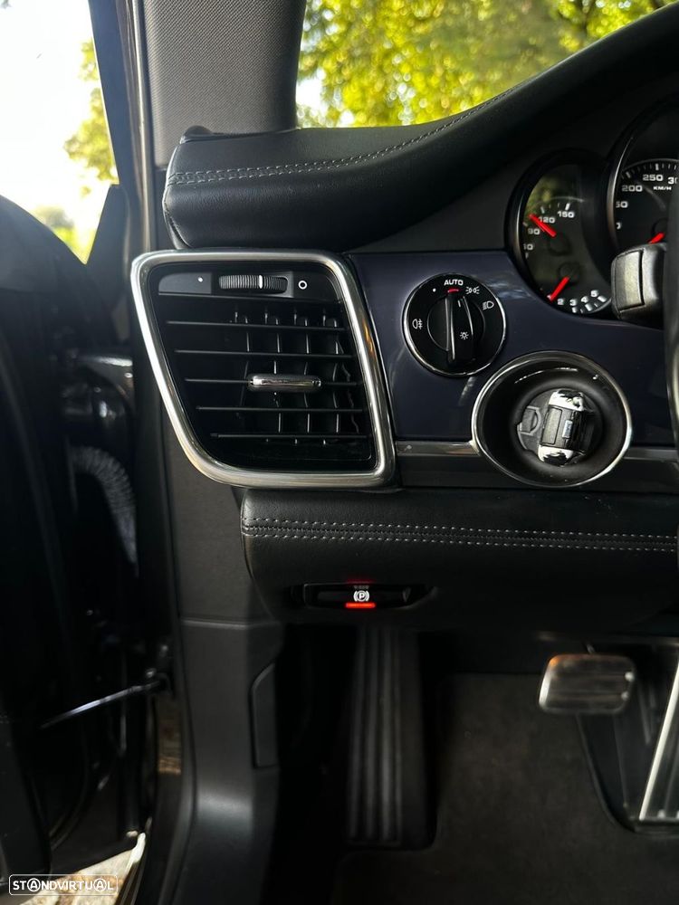 Porsche Panamera S PDK - 23