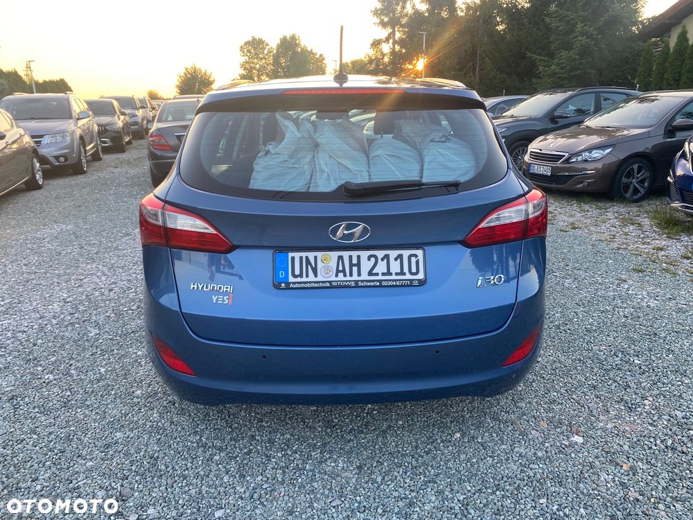 Hyundai i30 blue Kombi 1.4 YES Gold - 5