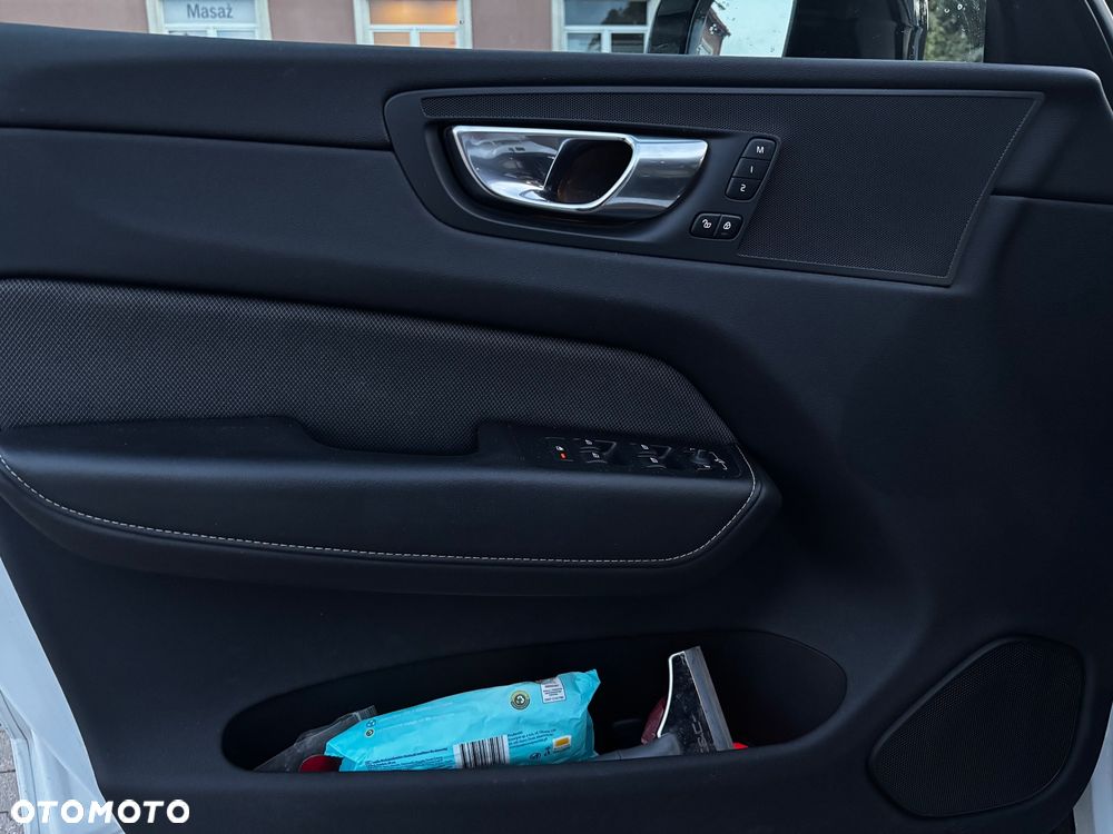 Volvo XC 60 B4 D Plus Dark - 22