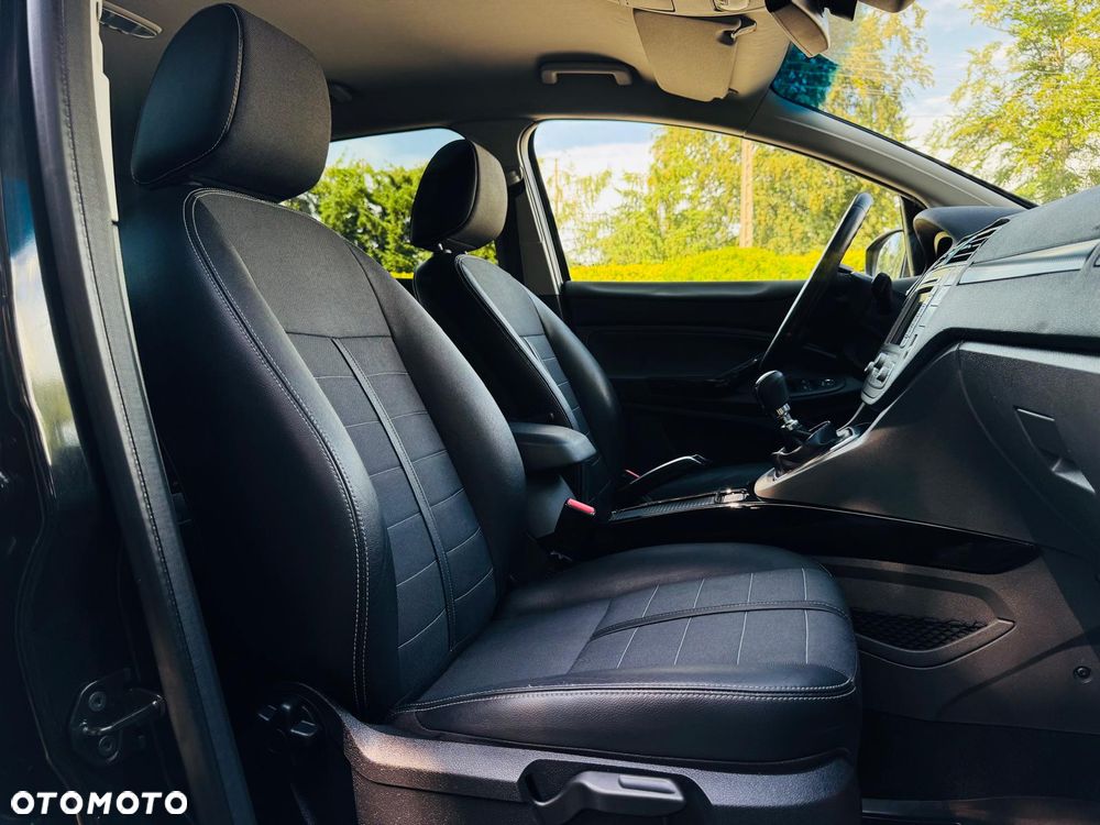 Ford Kuga 2.0 TDCi 4x4 Titanium - 37