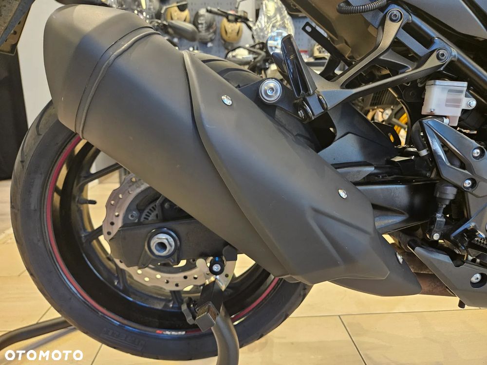 Suzuki GSX - 18