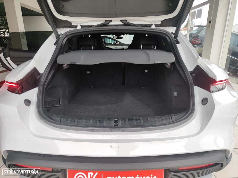 Porsche Taycan Cross Turismo 4 - 16